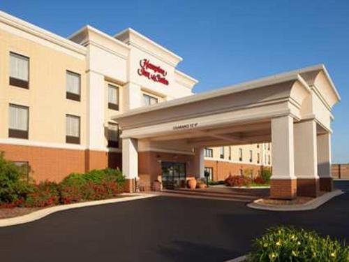 Hampton Inn & Suites Chicago/Сейнт Чарлз Екстериор снимка