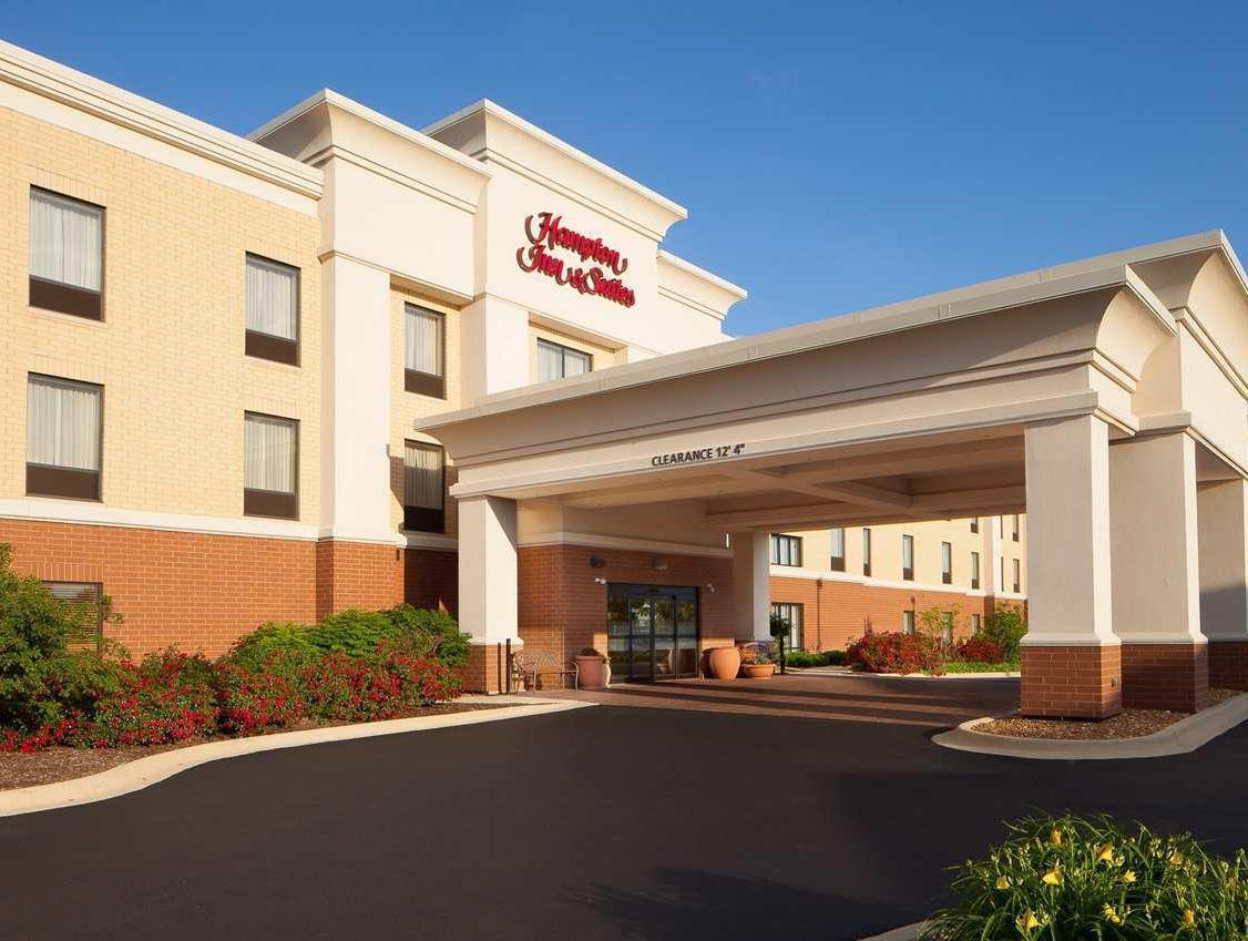 Hampton Inn & Suites Chicago/Сейнт Чарлз Екстериор снимка